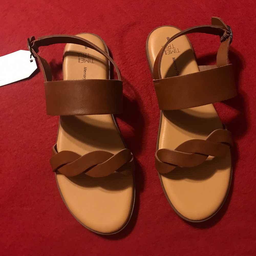 NWT TIME and TRU Memory Foam Sandals - Picture 11 of 13